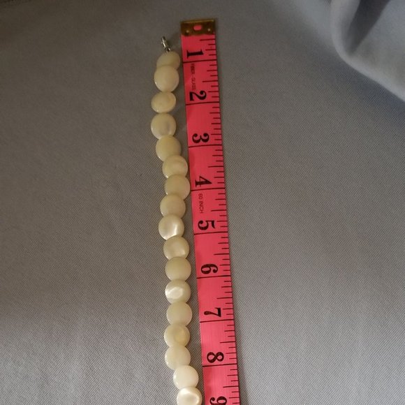 Mother of pearl cream/white, round, overlapping beads necklace, handmade - Picture 3 of 4